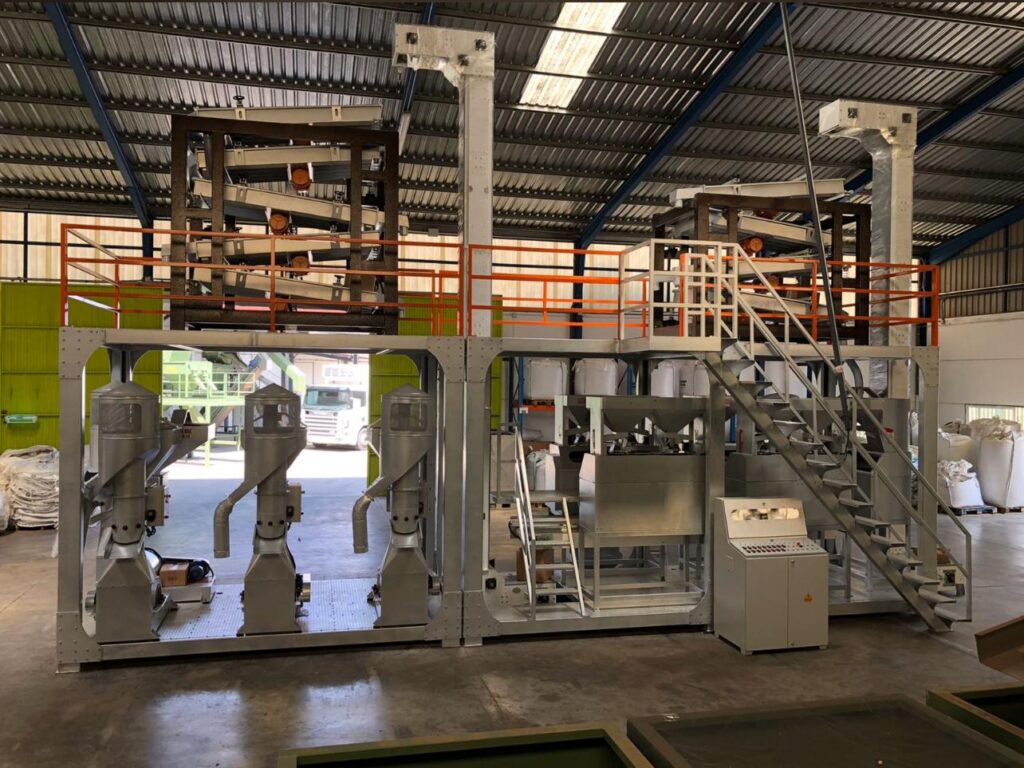 Línea de calibrado y partidora de pistachos